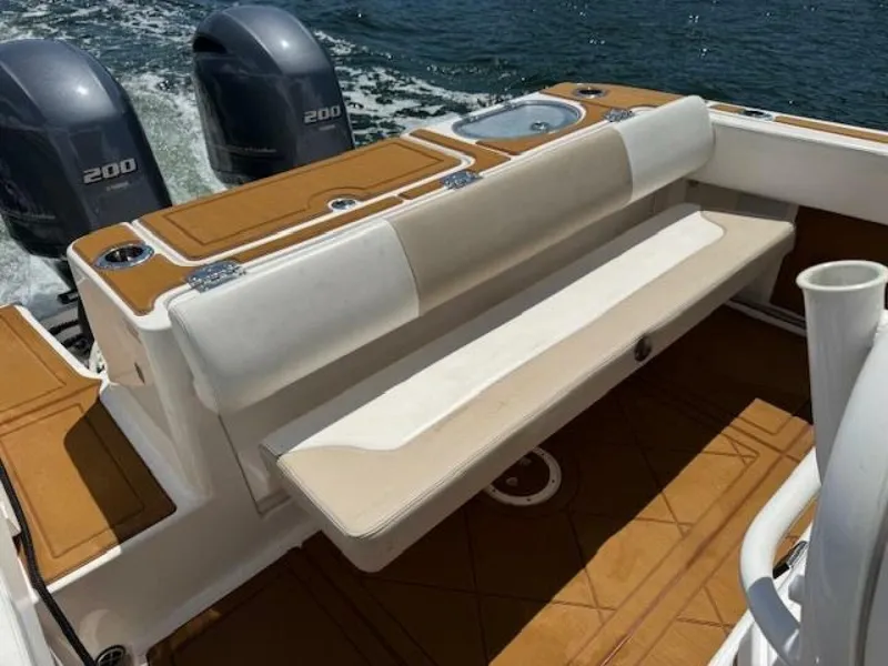 Slide: The Image of Robalo R242 Center Console 2021 - 9