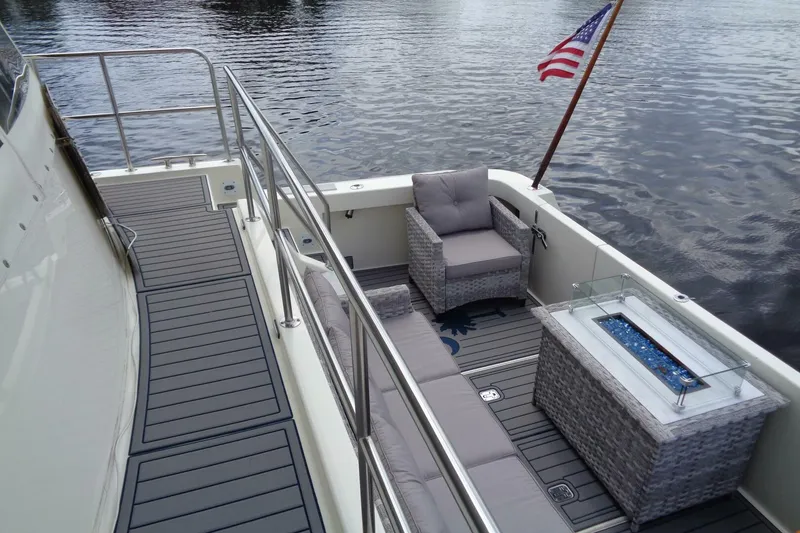 Slide: The Image of Hatteras 70 Cockpit Motor Yacht 1987 - 10