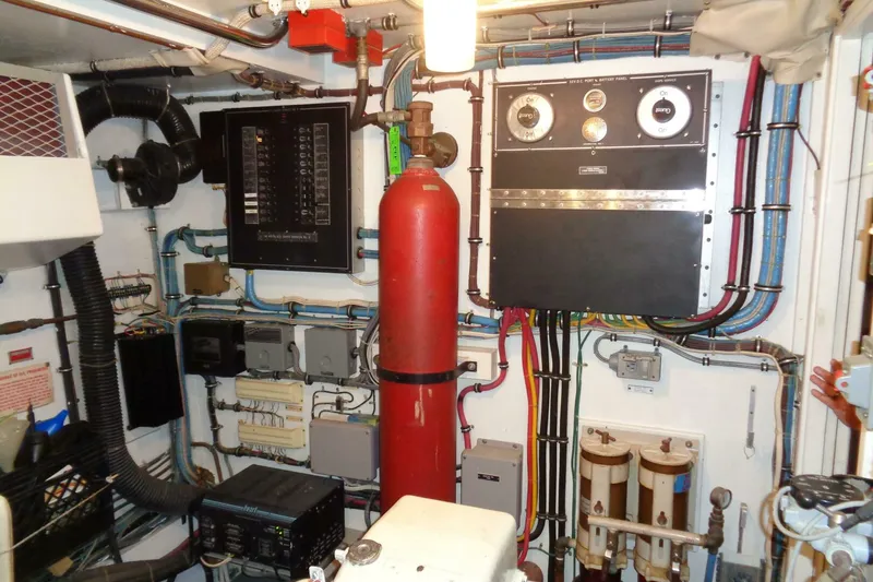 Slide: The Image of Hatteras 70 Cockpit Motor Yacht 1987 - 100