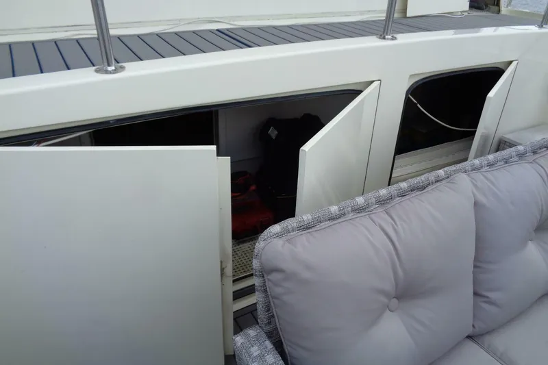 Slide: The Image of Hatteras 70 Cockpit Motor Yacht 1987 - 13