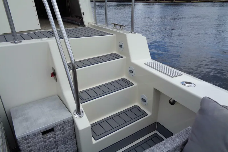 Slide: The Image of Hatteras 70 Cockpit Motor Yacht 1987 - 14