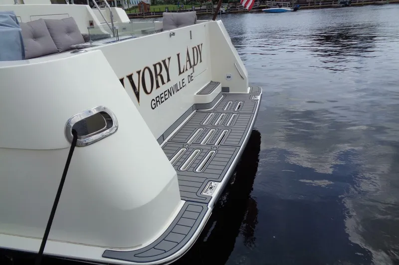 Slide: The Image of Hatteras 70 Cockpit Motor Yacht 1987 - 15