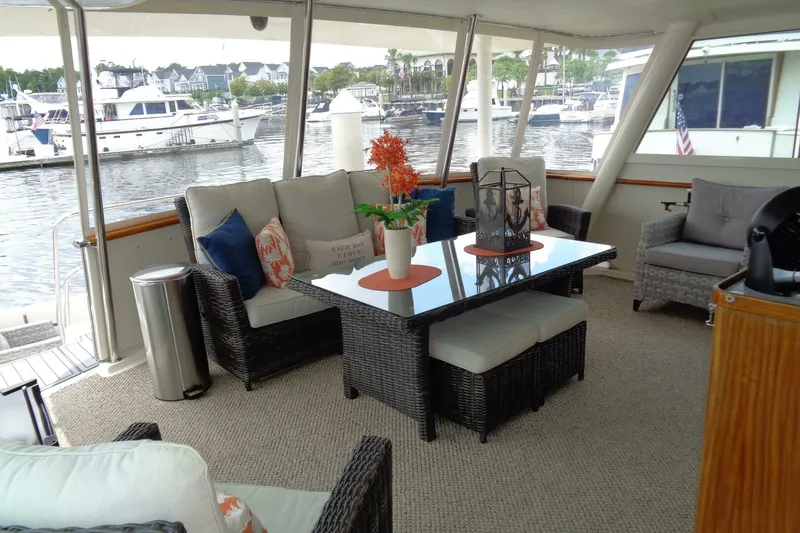 Slide: The Image of Hatteras 70 Cockpit Motor Yacht 1987 - 18