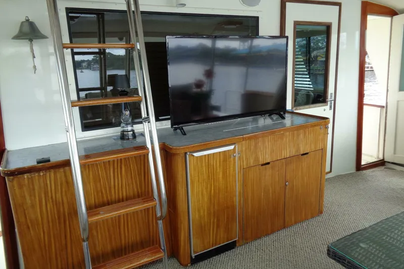 Slide: The Image of Hatteras 70 Cockpit Motor Yacht 1987 - 21