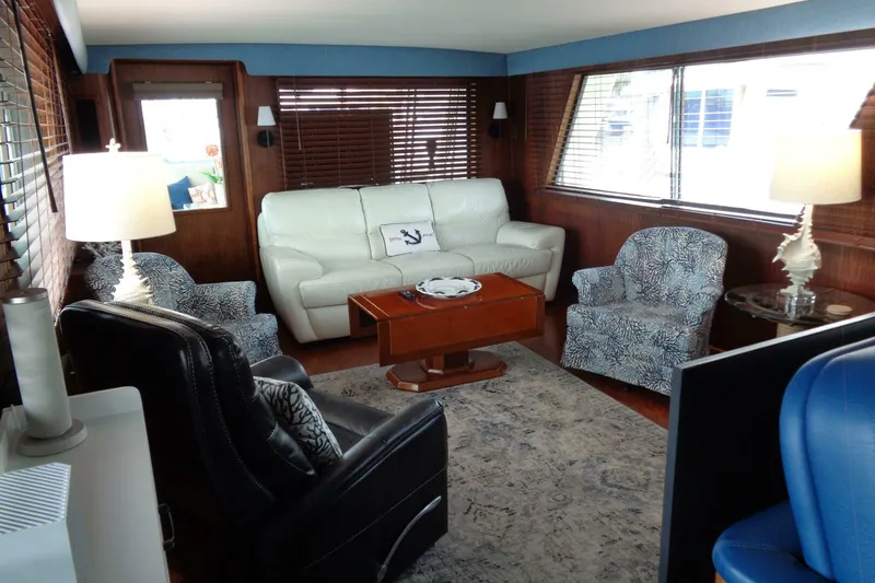Slide: The Image of Hatteras 70 Cockpit Motor Yacht 1987 - 33