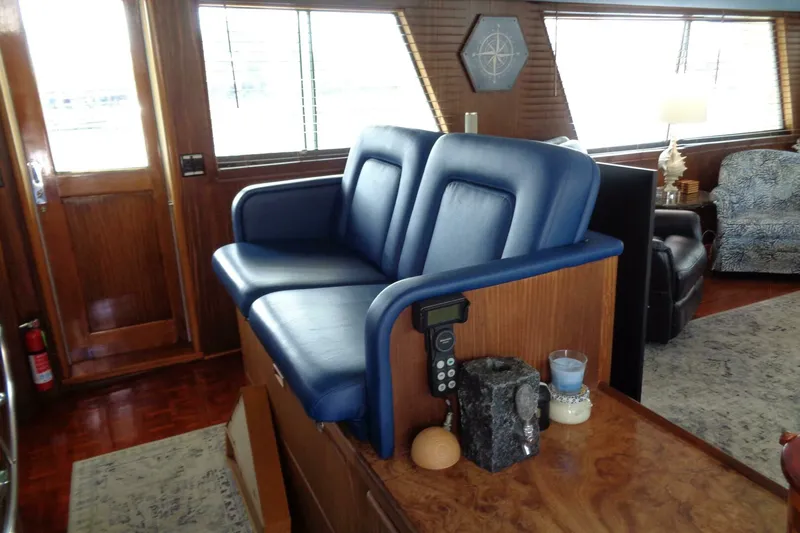 Slide: The Image of Hatteras 70 Cockpit Motor Yacht 1987 - 38