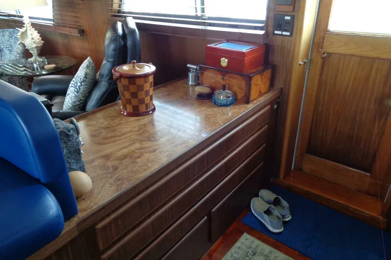 Slide: The Image of Hatteras 70 Cockpit Motor Yacht 1987 - 39