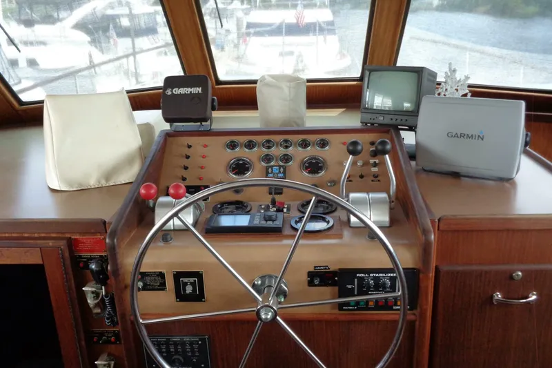 Slide: The Image of Hatteras 70 Cockpit Motor Yacht 1987 - 41