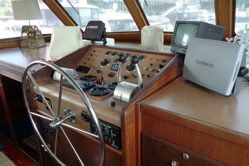 Slide: The Image of Hatteras 70 Cockpit Motor Yacht 1987 - 42