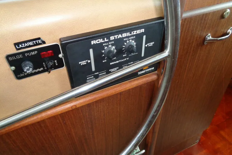 Slide: The Image of Hatteras 70 Cockpit Motor Yacht 1987 - 43