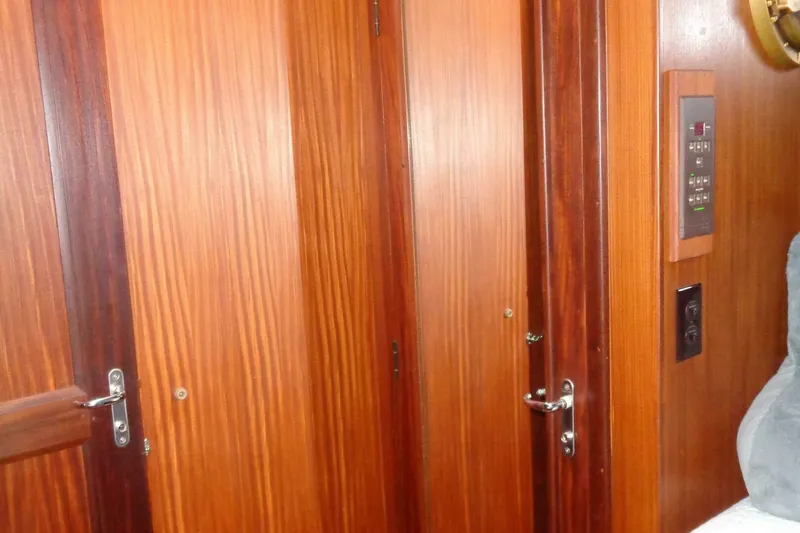 Slide: The Image of Hatteras 70 Cockpit Motor Yacht 1987 - 68