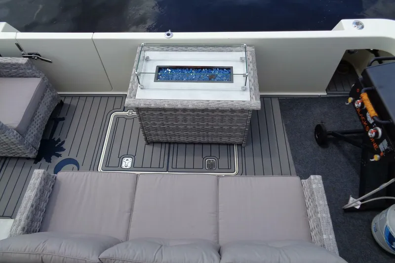 Slide: The Image of Hatteras 70 Cockpit Motor Yacht 1987 - 8