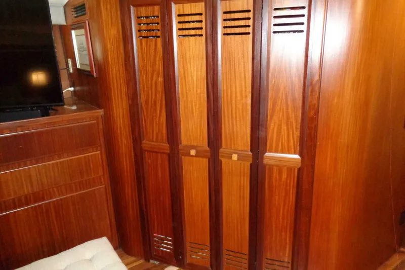 Slide: The Image of Hatteras 70 Cockpit Motor Yacht 1987 - 86