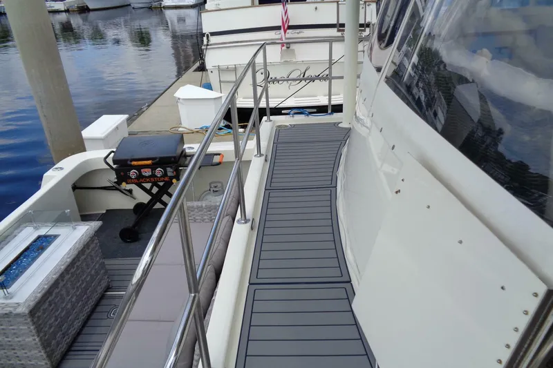 Slide: The Image of Hatteras 70 Cockpit Motor Yacht 1987 - 9