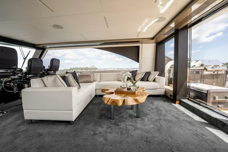 Slide: The Image of Ocean Alexander 27 Explorer 2021 - 14