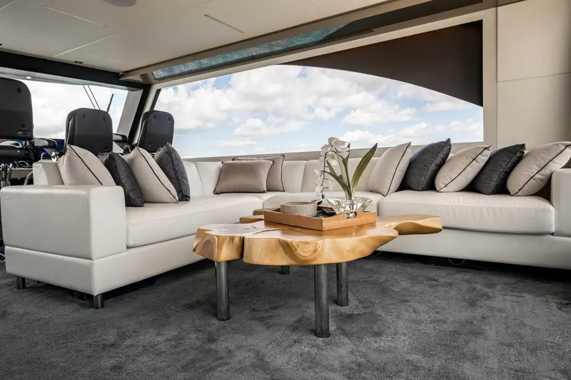Slide: The Image of Ocean Alexander 27 Explorer 2021 - 16
