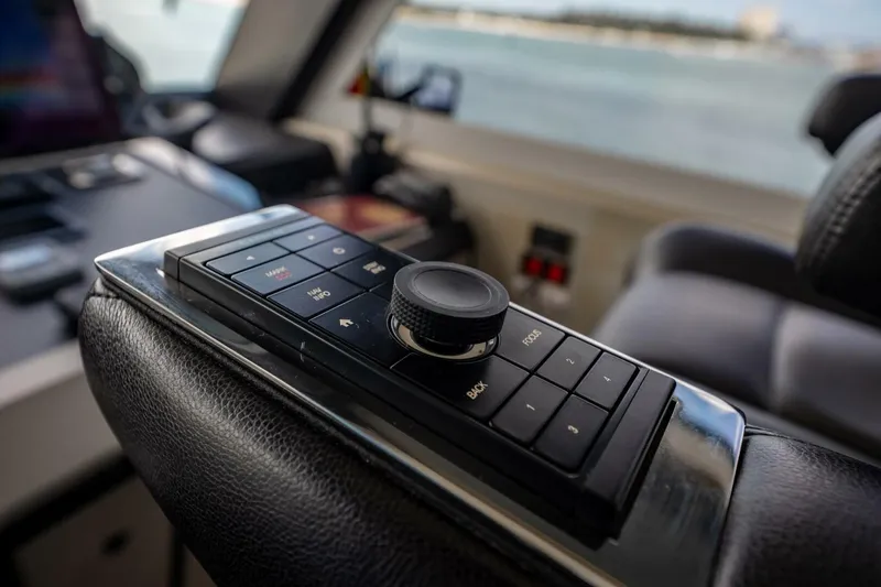 Slide: The Image of Ocean Alexander 27 Explorer 2021 - 18