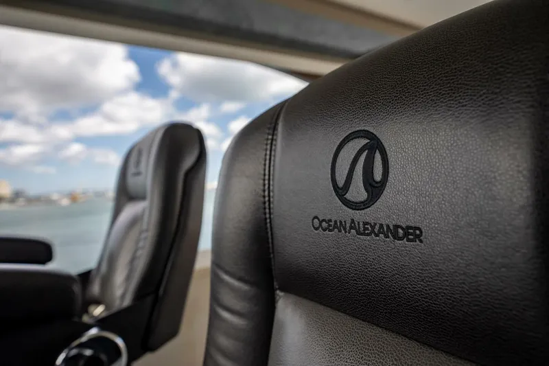 Slide: The Image of Ocean Alexander 27 Explorer 2021 - 19