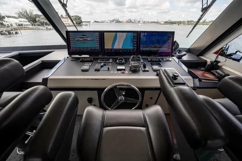 Slide: The Image of Ocean Alexander 27 Explorer 2021 - 20