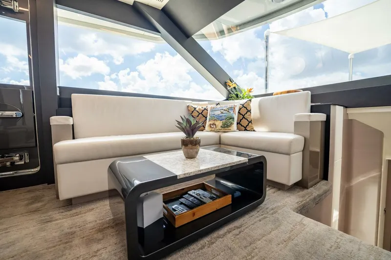 Slide: The Image of Ocean Alexander 27 Explorer 2021 - 26