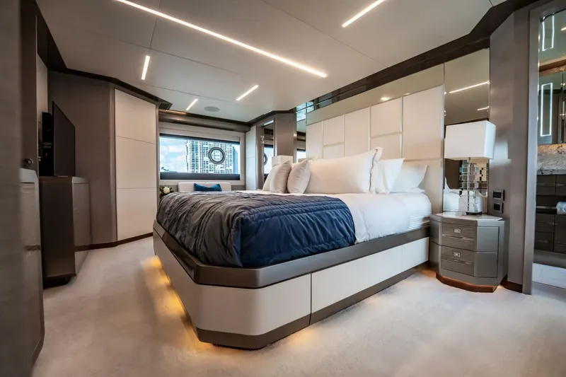 Slide: The Image of Ocean Alexander 27 Explorer 2021 - 29