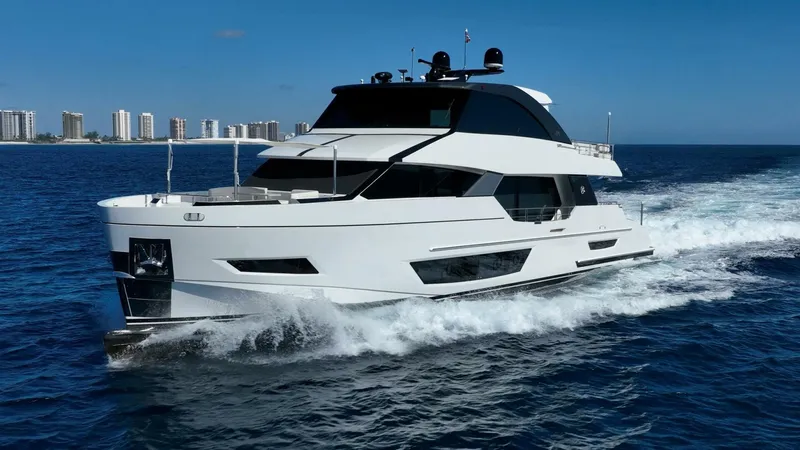Slide: The Image of Ocean Alexander 27 Explorer 2021 - 3