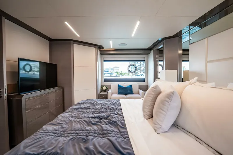 Slide: The Image of Ocean Alexander 27 Explorer 2021 - 30