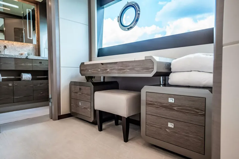 Slide: The Image of Ocean Alexander 27 Explorer 2021 - 32