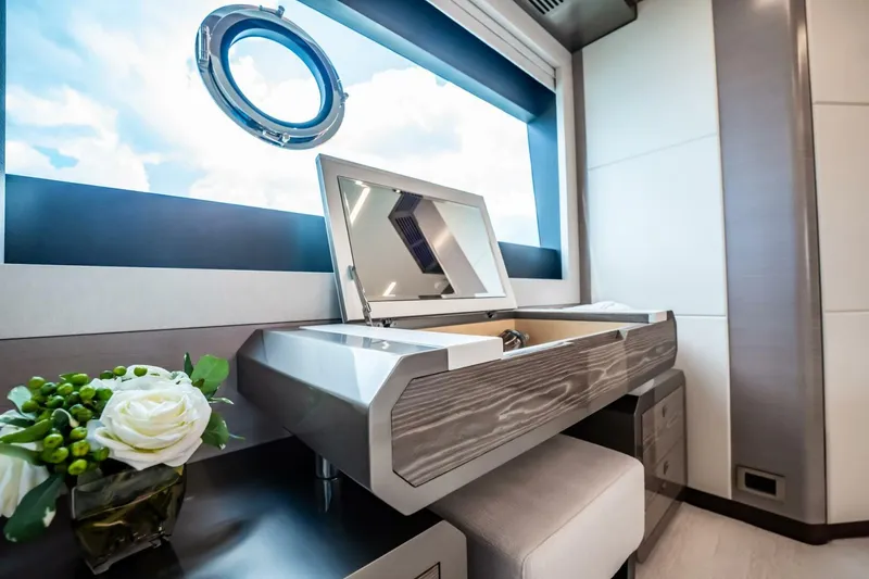 Slide: The Image of Ocean Alexander 27 Explorer 2021 - 33
