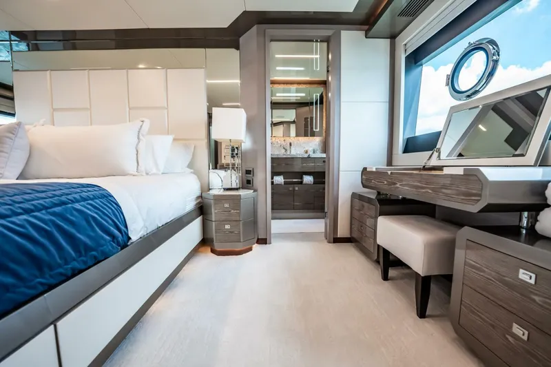 Slide: The Image of Ocean Alexander 27 Explorer 2021 - 34