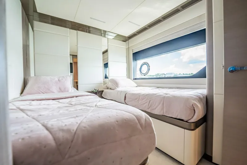 Slide: The Image of Ocean Alexander 27 Explorer 2021 - 47