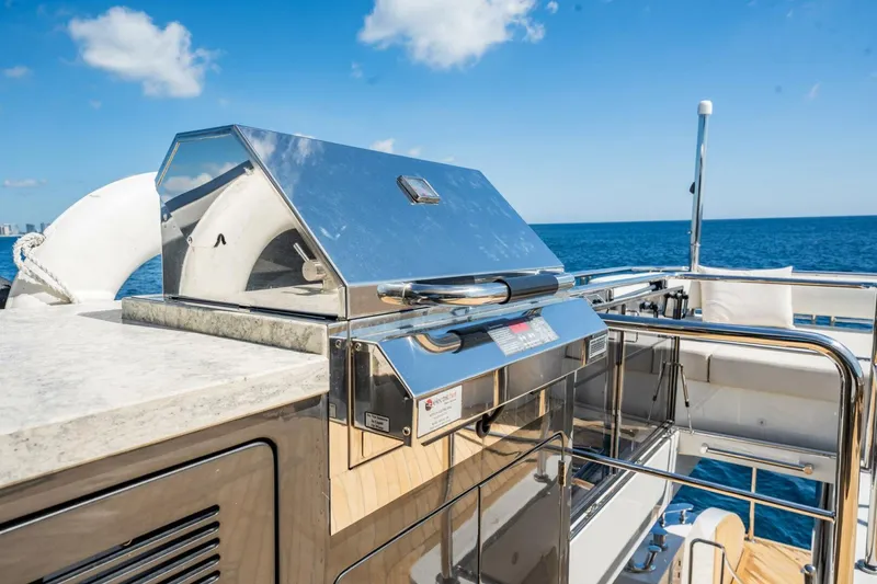 Slide: The Image of Ocean Alexander 27 Explorer 2021 - 56