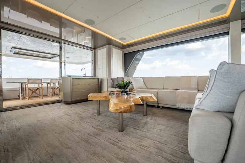 Slide: The Image of Ocean Alexander 27 Explorer 2021 - 6