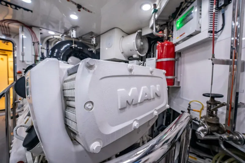Slide: The Image of Ocean Alexander 27 Explorer 2021 - 65
