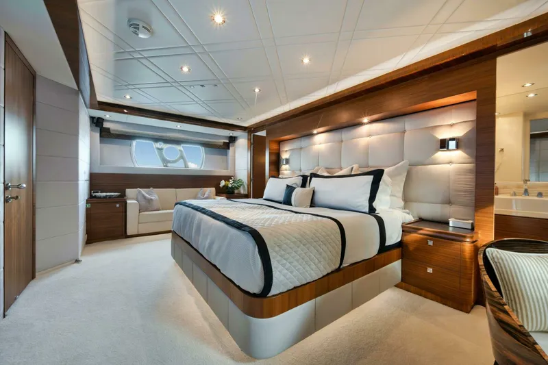 Slide: The Image of Horizon P110 Tri-Deck 2012 - 16