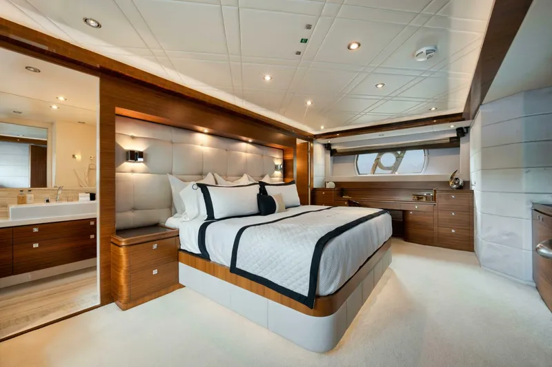 Slide: The Image of Horizon P110 Tri-Deck 2012 - 17