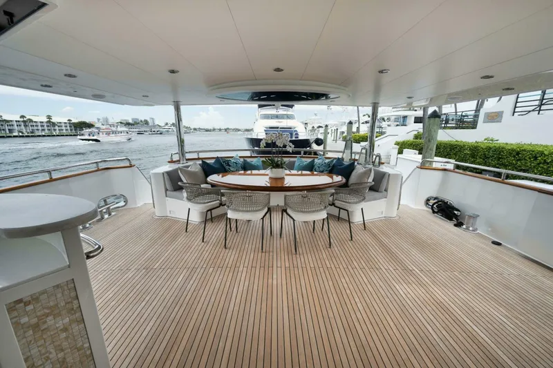 Slide: The Image of Horizon P110 Tri-Deck 2012 - 2