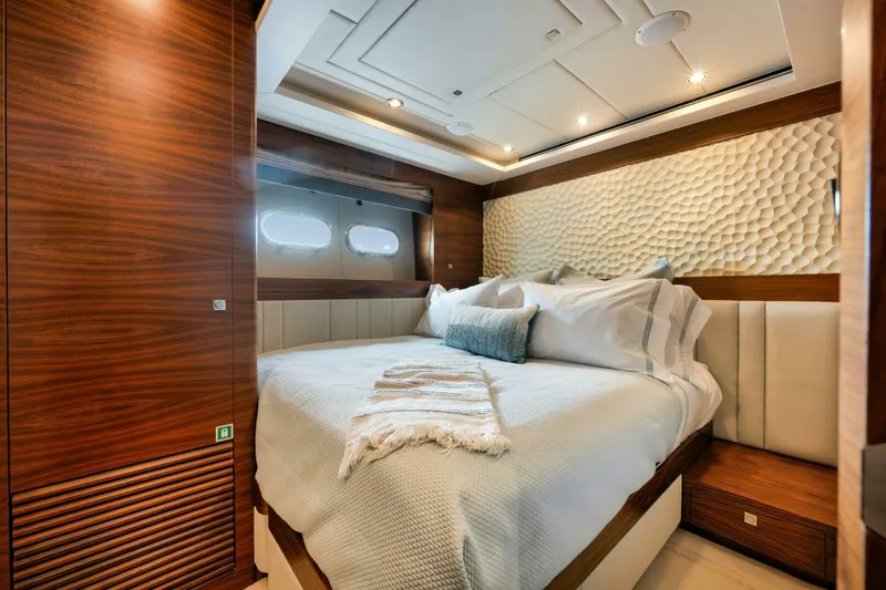 Slide: The Image of Horizon P110 Tri-Deck 2012 - 23
