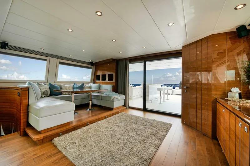 Slide: The Image of Horizon P110 Tri-Deck 2012 - 30