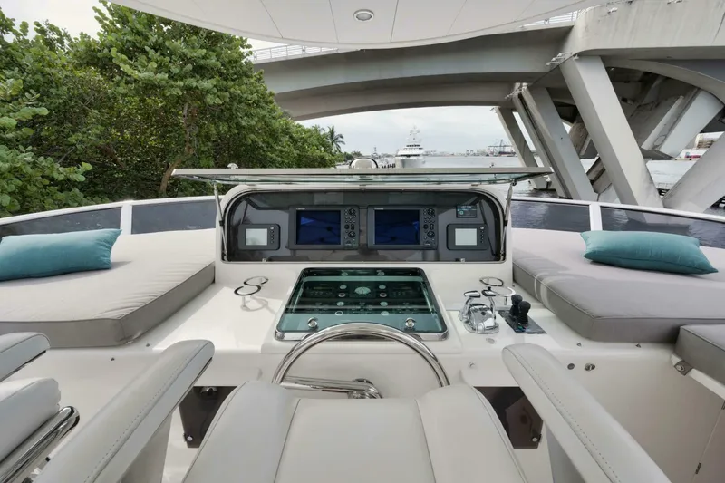 Slide: The Image of Horizon P110 Tri-Deck 2012 - 31
