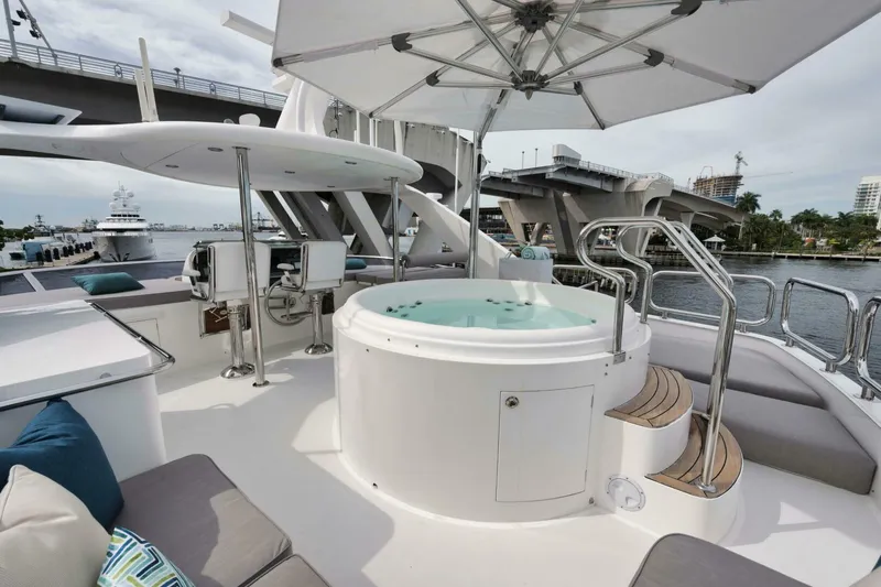 Slide: The Image of Horizon P110 Tri-Deck 2012 - 34