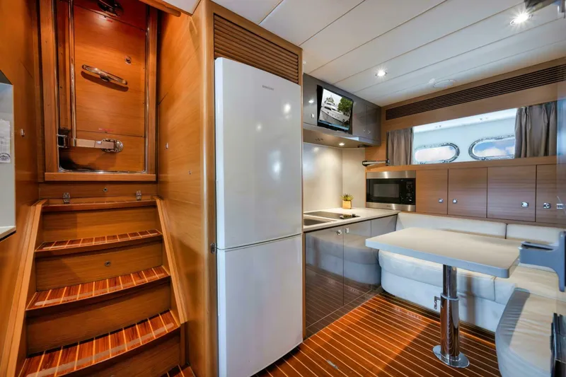 Slide: The Image of Horizon P110 Tri-Deck 2012 - 37