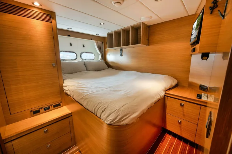 Slide: The Image of Horizon P110 Tri-Deck 2012 - 39