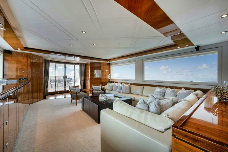 Slide: The Image of Horizon P110 Tri-Deck 2012 - 4