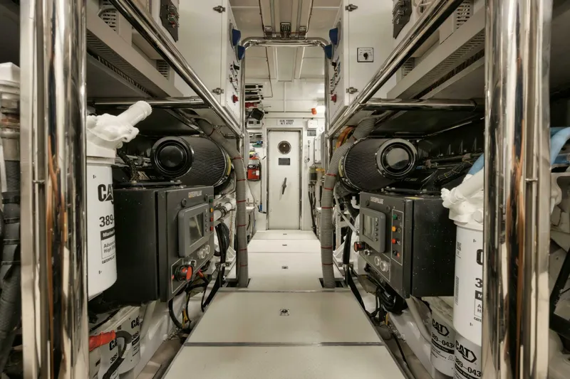 Slide: The Image of Horizon P110 Tri-Deck 2012 - 42