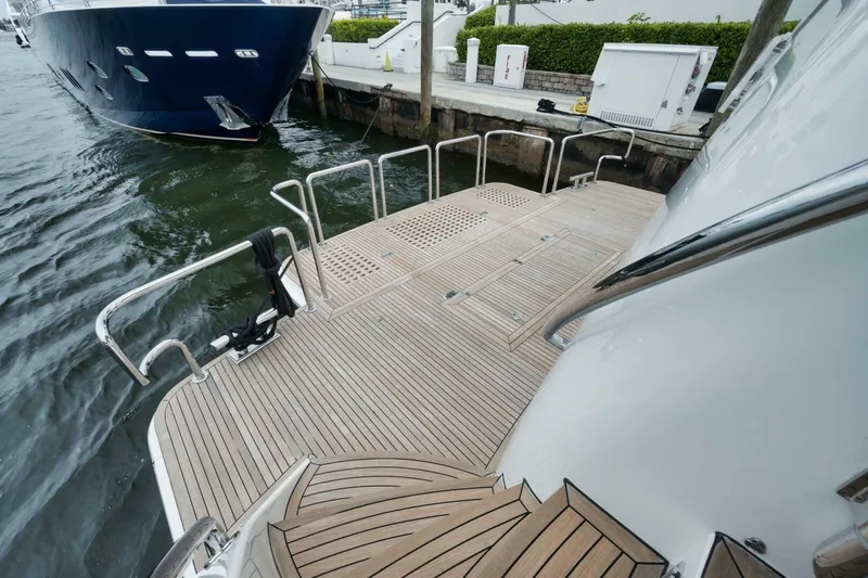 Slide: The Image of Horizon P110 Tri-Deck 2012 - 45