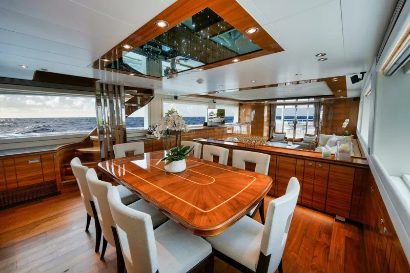 Slide: The Image of Horizon P110 Tri-Deck 2012 - 9