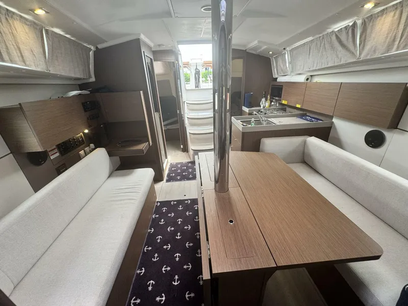 Slide: The Image of Beneteau Oceanis 38.1 2023 - 18