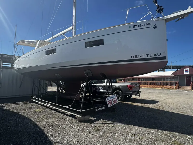 Slide: The Image of Beneteau Oceanis 38.1 2023 - 21