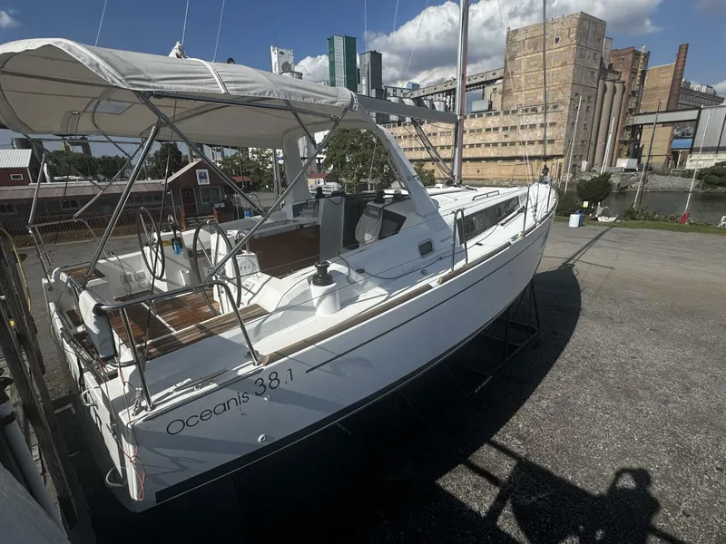 Slide: The Image of Beneteau Oceanis 38.1 2023 - 22